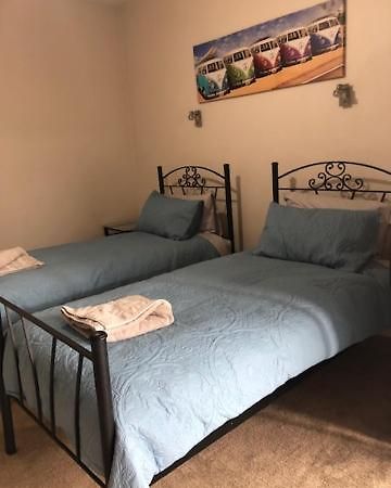 Central Executive 3Br Townhouse 50M To Dean Street 奥尔伯里 外观 照片