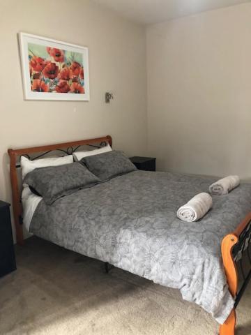 Central Executive 3Br Townhouse 50M To Dean Street 奥尔伯里 外观 照片