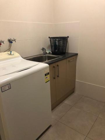 Central Executive 3Br Townhouse 50M To Dean Street 奥尔伯里 外观 照片