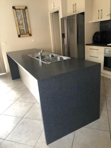 Central Executive 3Br Townhouse 50M To Dean Street 奥尔伯里 外观 照片