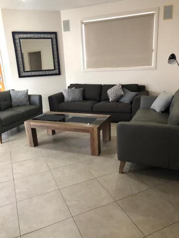 Central Executive 3Br Townhouse 50M To Dean Street 奥尔伯里 外观 照片